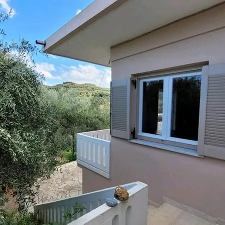 Дом отдыха Peaceful House Loutraki Village